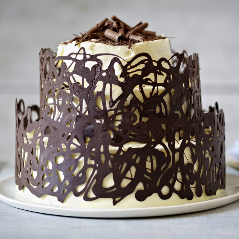 Pastel decorado con chocolate